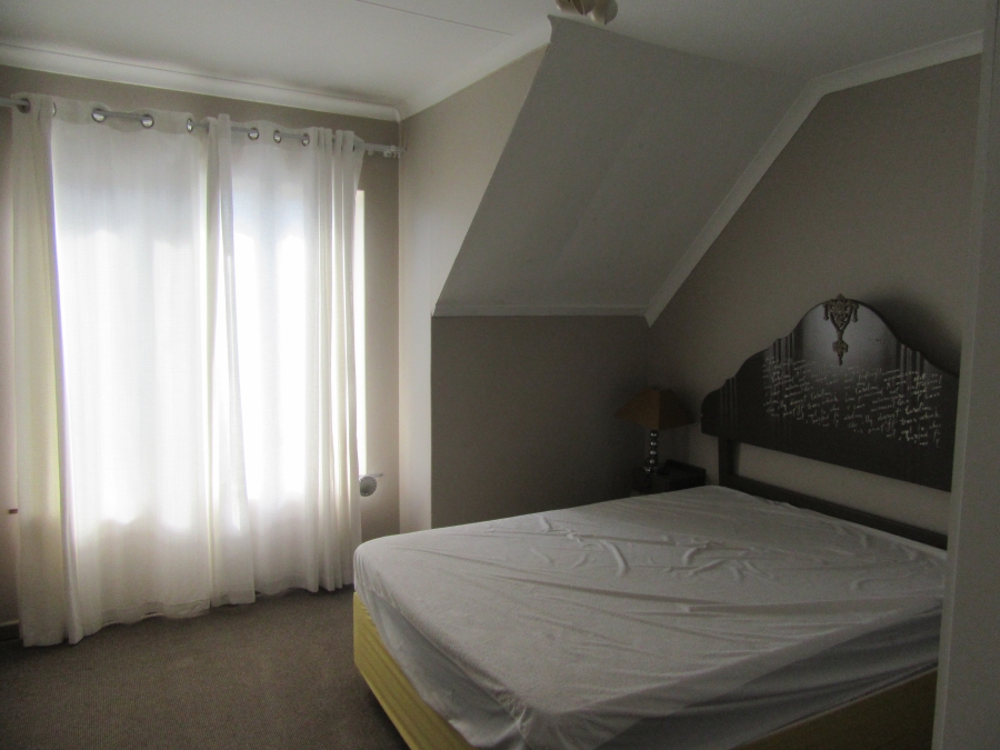 5 Bedroom Property for Sale in Fraaiuitsig Western Cape